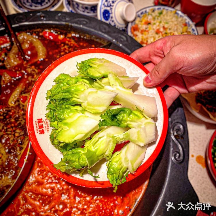 这家火锅店的虎皮鸡爪，一抿脱骨  软糯入味 辣的嘴皮起翻