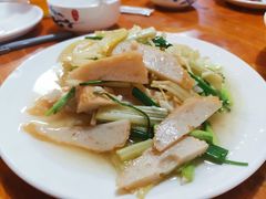 西芹炒鱼饼-温州一家人美食(西木头市店)