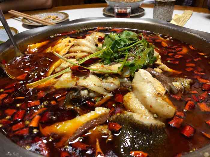 顺水渔家-"路过县城 道路封堵 临时找的一家餐馆吃鱼.