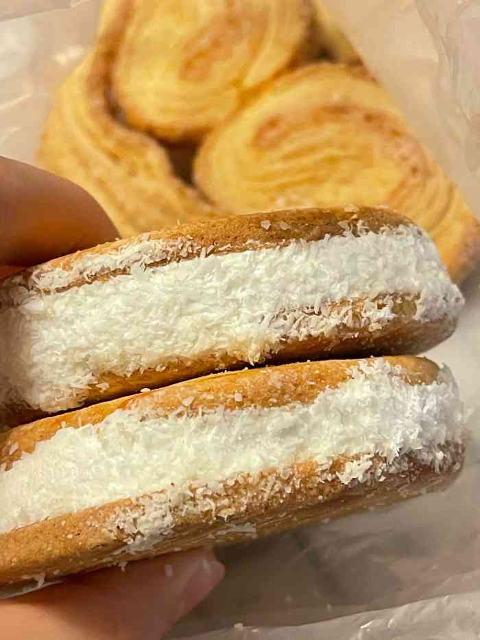 起士林西饼屋(小白楼店)-"味道不错的,每年都团几盒哦!价位合适,取.