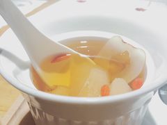 无花果海底椰雪梨汤-炖物24章·顺时轻养茶(杭州大厦店)