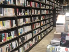 -钟书阁(群光广场店)