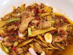 -阿瓦山寨·湘菜现炒·剁椒鱼头王(咸阳总店)
