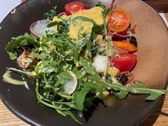 托斯卡尼蔬菜沙拉配酸奶芒果汁-原石牛扒·约会餐厅(龙城万科里店)
