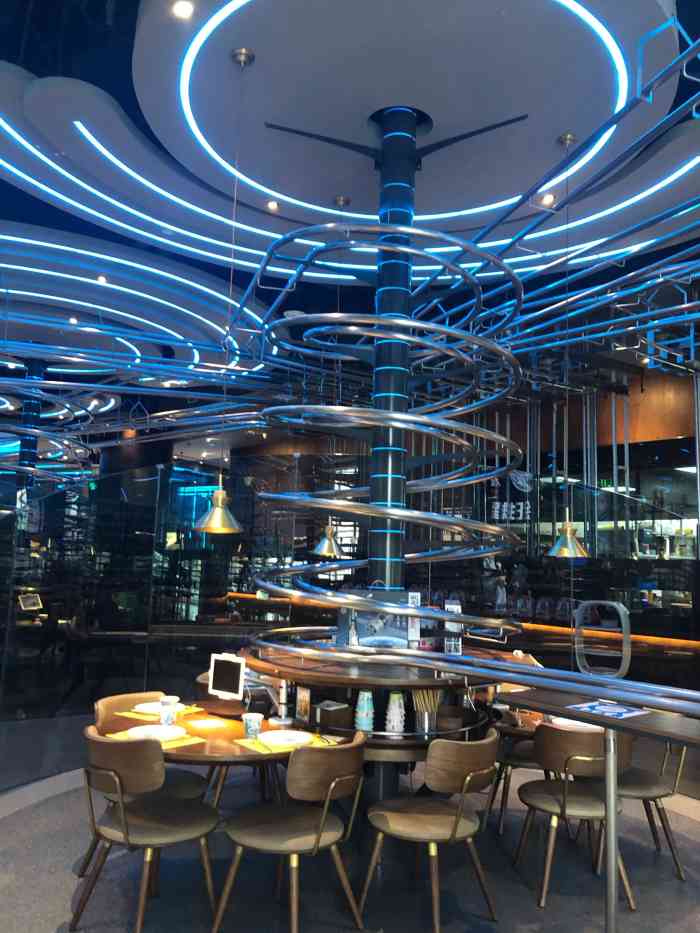 spacelab失重餐厅(苏州中心店)-"亲子餐厅小朋友对于这种送餐方式很新