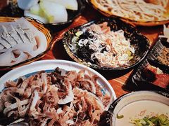 -洞庭洲·防空洞火锅·铜锅涮肉·烧烤(新百广场店)