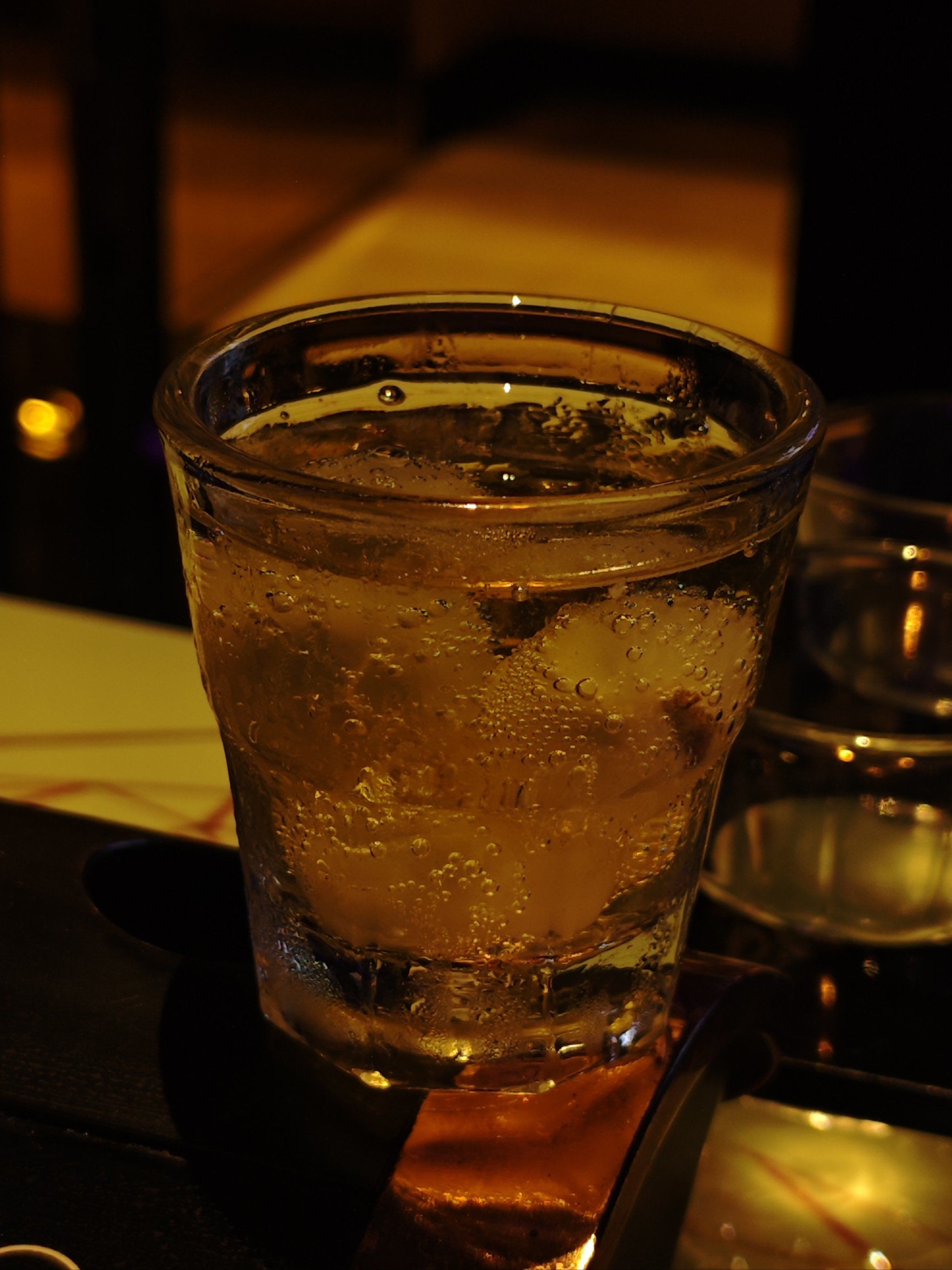深夜放松一杯酒