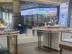 -GOOMI久米眼镜·蔡司·依视路·明月官方授权店(龙德紫金店)
