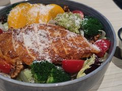 秘制鸡肉芒果牛油果沙拉-魏斯理汉堡(西安西咸吾悦广场店)