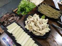 -乡土黄·鲜牛肉火锅·小龙虾(兴业街店)
