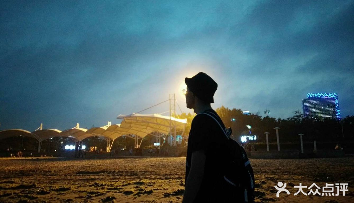 位于西海岸新区凤凰岛。南濒黄海