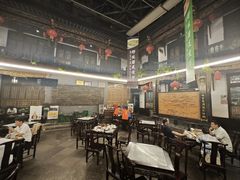 大堂-蔼若春.传承三十年云南菜(金碧公园店)
