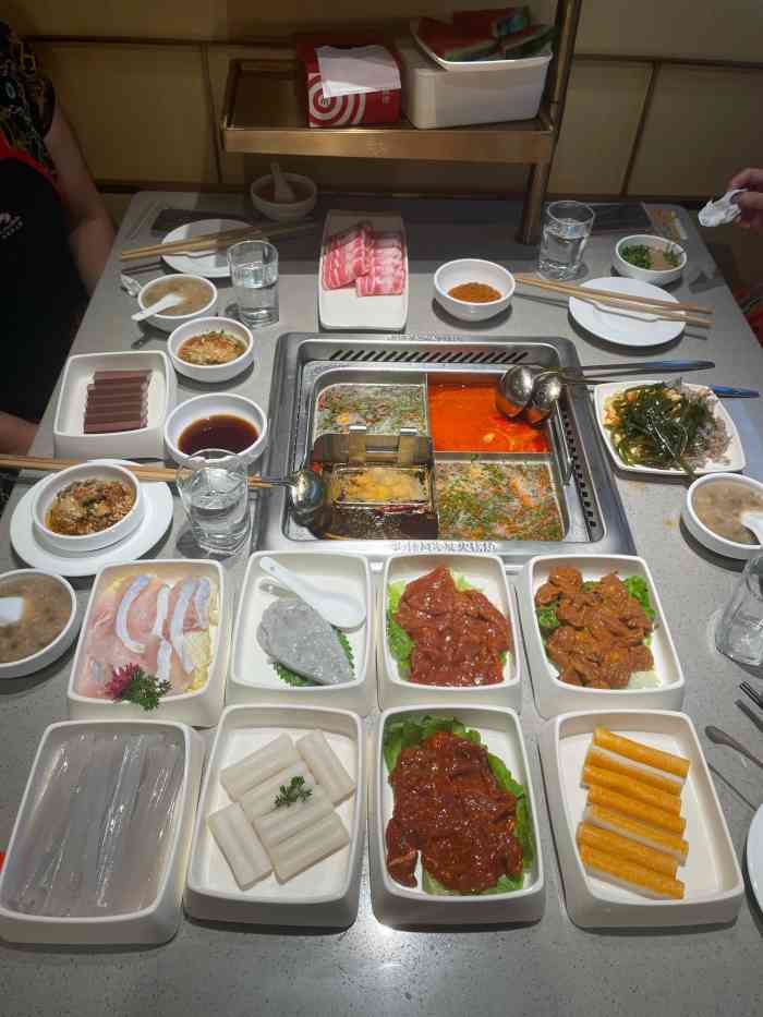 海底捞火锅(滨江万科里店)-"之前都是在摩尔城店吃的,今年家对面开了