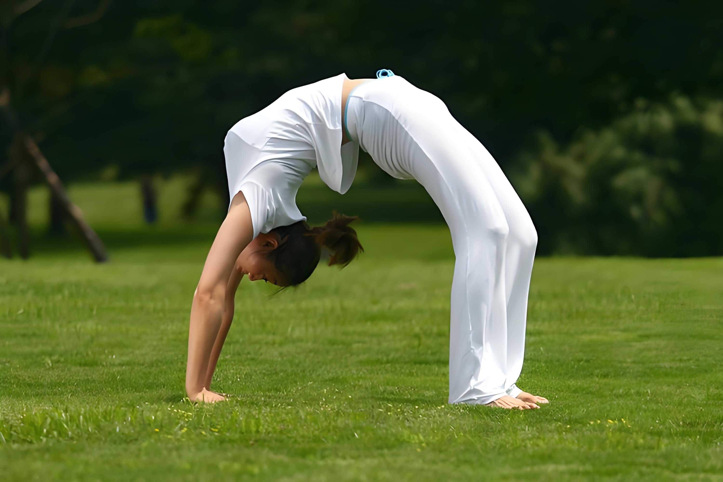 公园瑜伽后弯