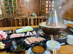 -果松木炭酸菜铜火锅·外婆参鸡汤