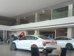 -上海冠松华奥奥迪4S店(张江店)