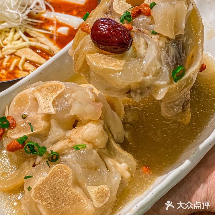 沈阳大叔家的口蘑芝士虾滑vs桑椹果酱锅包肉juju好吃呢