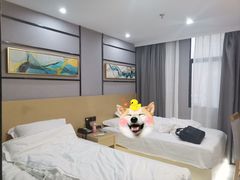 -轻奢·全曼酒店(深圳坂田北地铁站店)