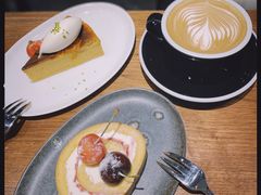 Latte-black rainbow coffee