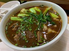 红烧牛肉刀削面-台北楚楚园馅饼粥(虹桥南丰城店)
