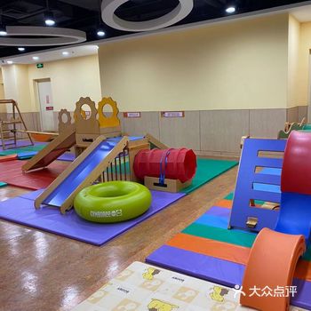 在金宝贝给宝宝报名,一开始觉得这里的环境很温馨