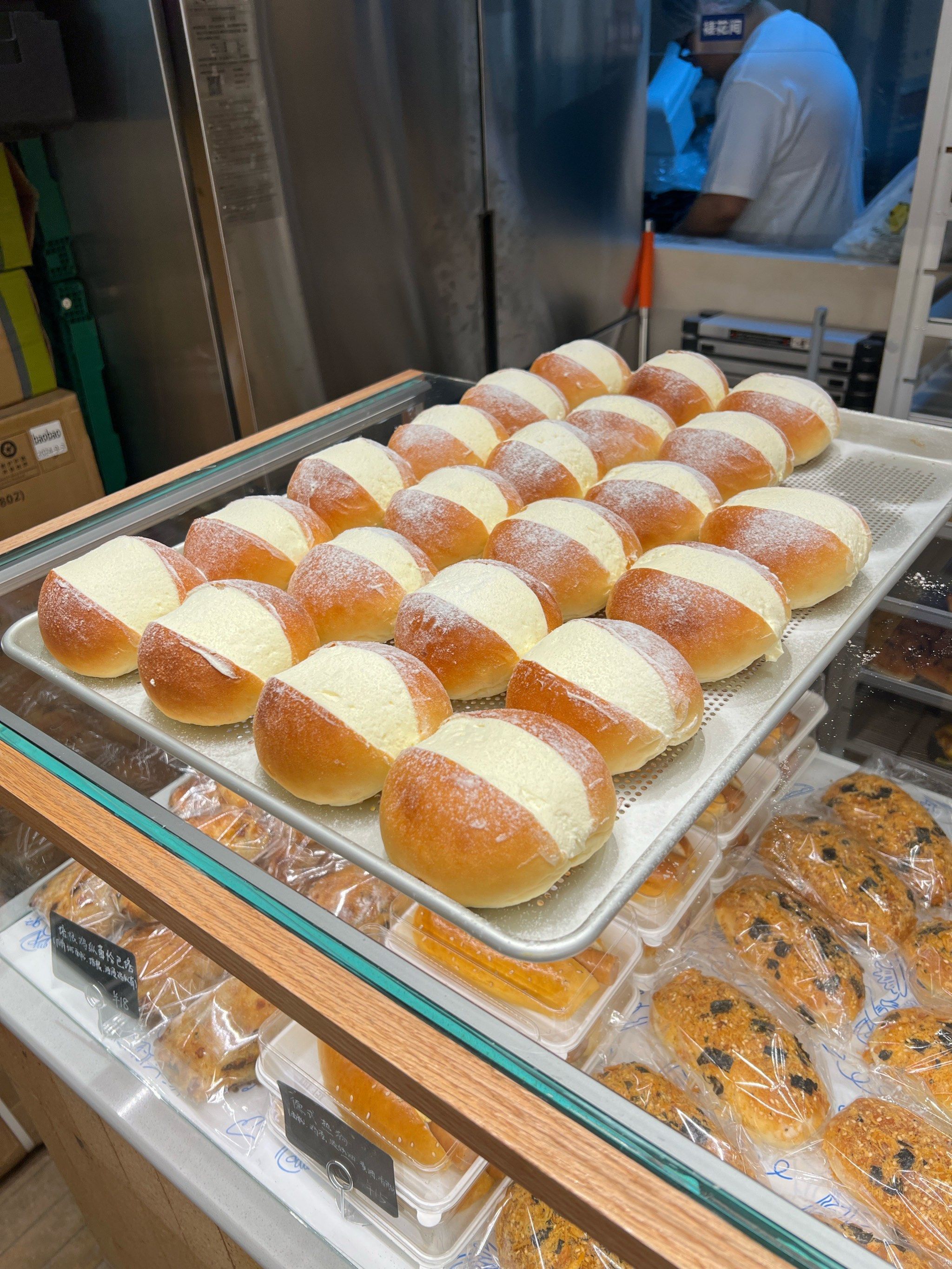 谁能抗拒白白胖胖的奶油面包啊