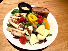 健康谷物鸡肉沙拉-翠贝卡&Mama Kelly Brunch Coffee(河西店)