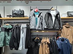 -百年港湾奥特莱斯(香炉礁店)