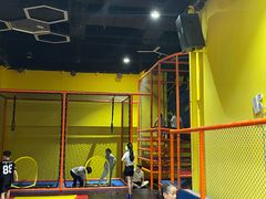 -爱蹦iBOON蹦床运动馆(江汉店)