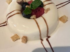 意式奶冻配浆果-安妮意大利餐厅(国贸店)