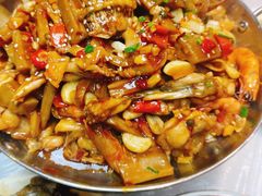 牛蛙爱上虾-小民大排档(光谷店)