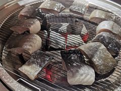 招牌活烤鳗鱼-围炉肉舍•炭烤活鳗•丹东海鲜烤肉(步行街店)