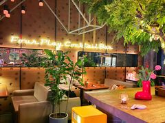 -FOUR PLAY BAR