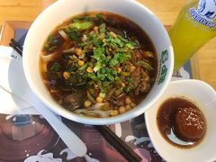 -呷佬·长沙手工米粉(金沙江路店)