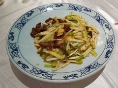 韭黄牛肉丝-聚春园自助餐厅(东街口店)