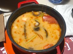 泰式冬阴功海鲜汤配檬粉-绿茵阁(体育西分店)