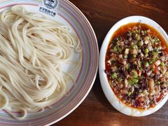 -歹歹的加个面过油肉拌面