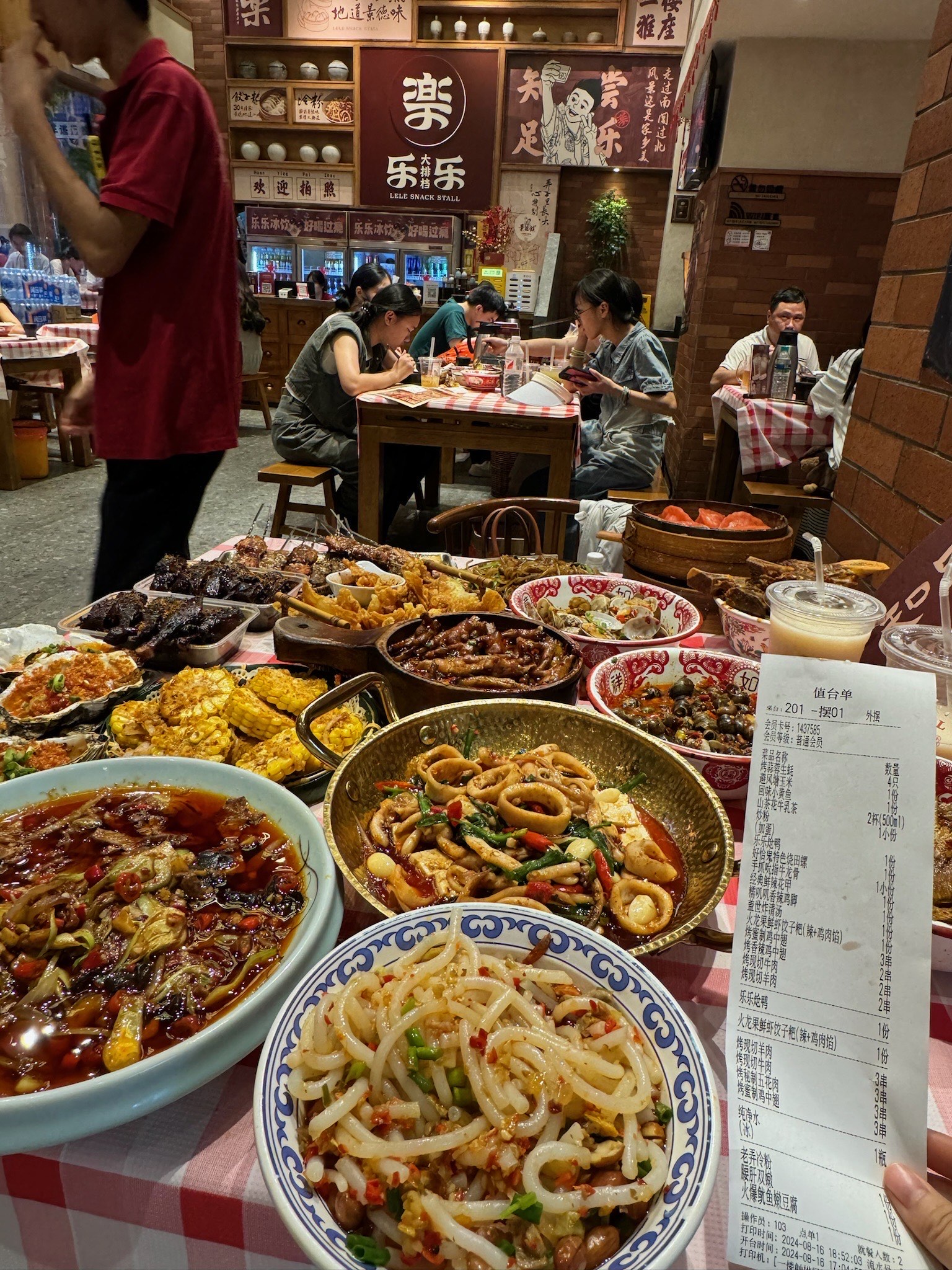 上街区美食家宴图片