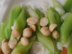 西芹百合炒夏果-云中小雅