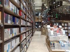 -钟书阁(群光广场店)
