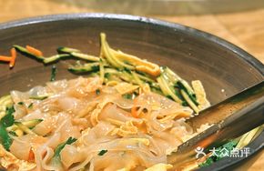 Fresh Large Noodles Salad