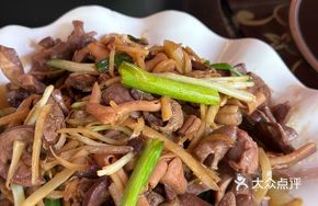 Stir-fried Goose Offal with Ginger Strips