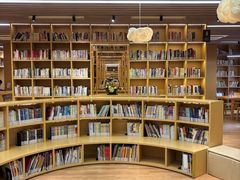 -漕河泾街道图书馆(漕河泾社区文化活动中心店)