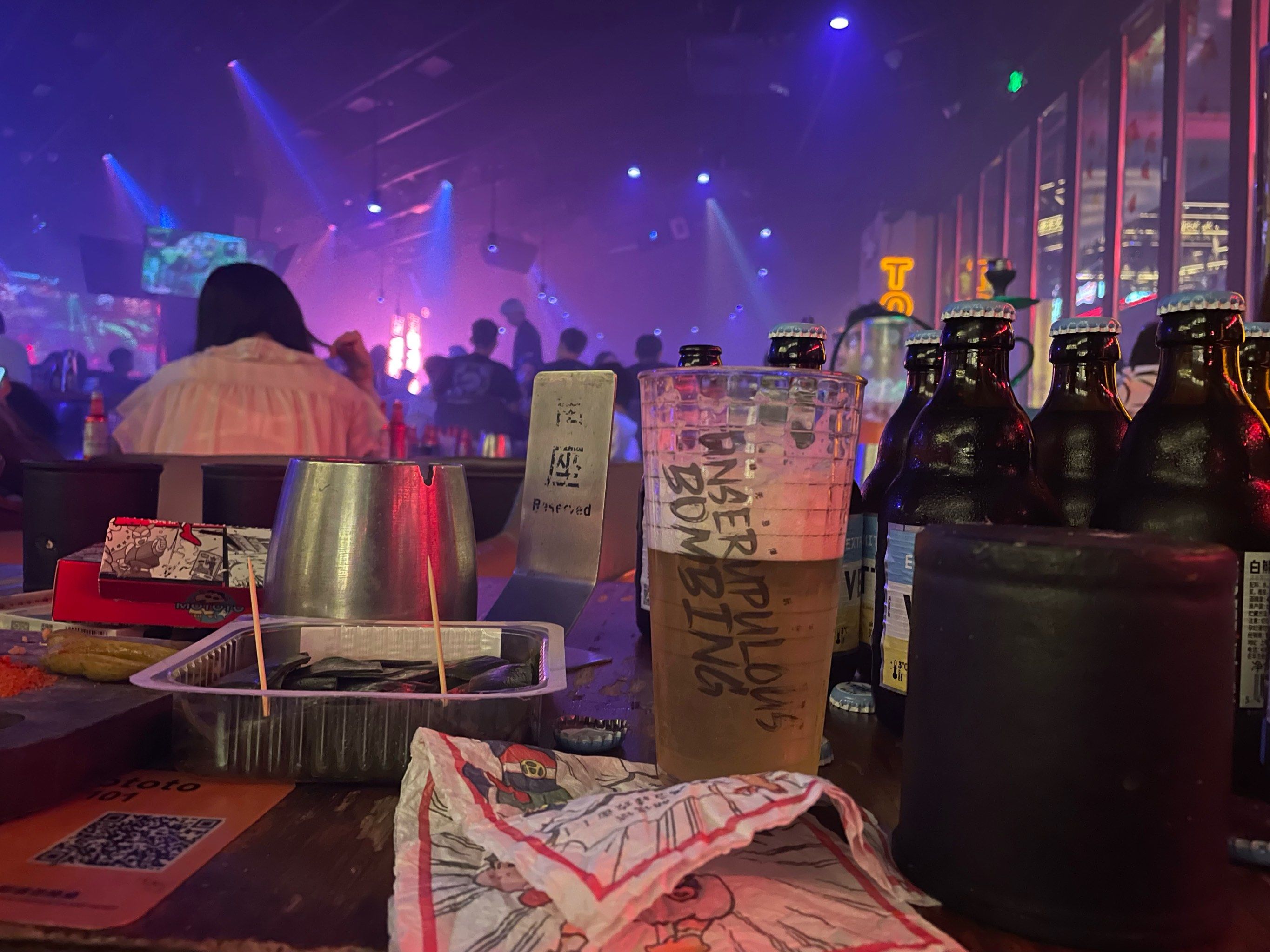 周内去的,是团购的,进去很快就上来酒水