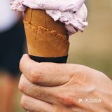 牛奶、奶油、酸奶，蛋黄，薄饼脆筒