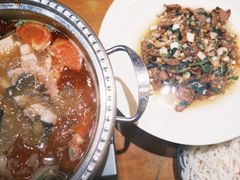 -老滇山寨•云南特色菜•地方菜•民族风情歌舞表演(金碧店)