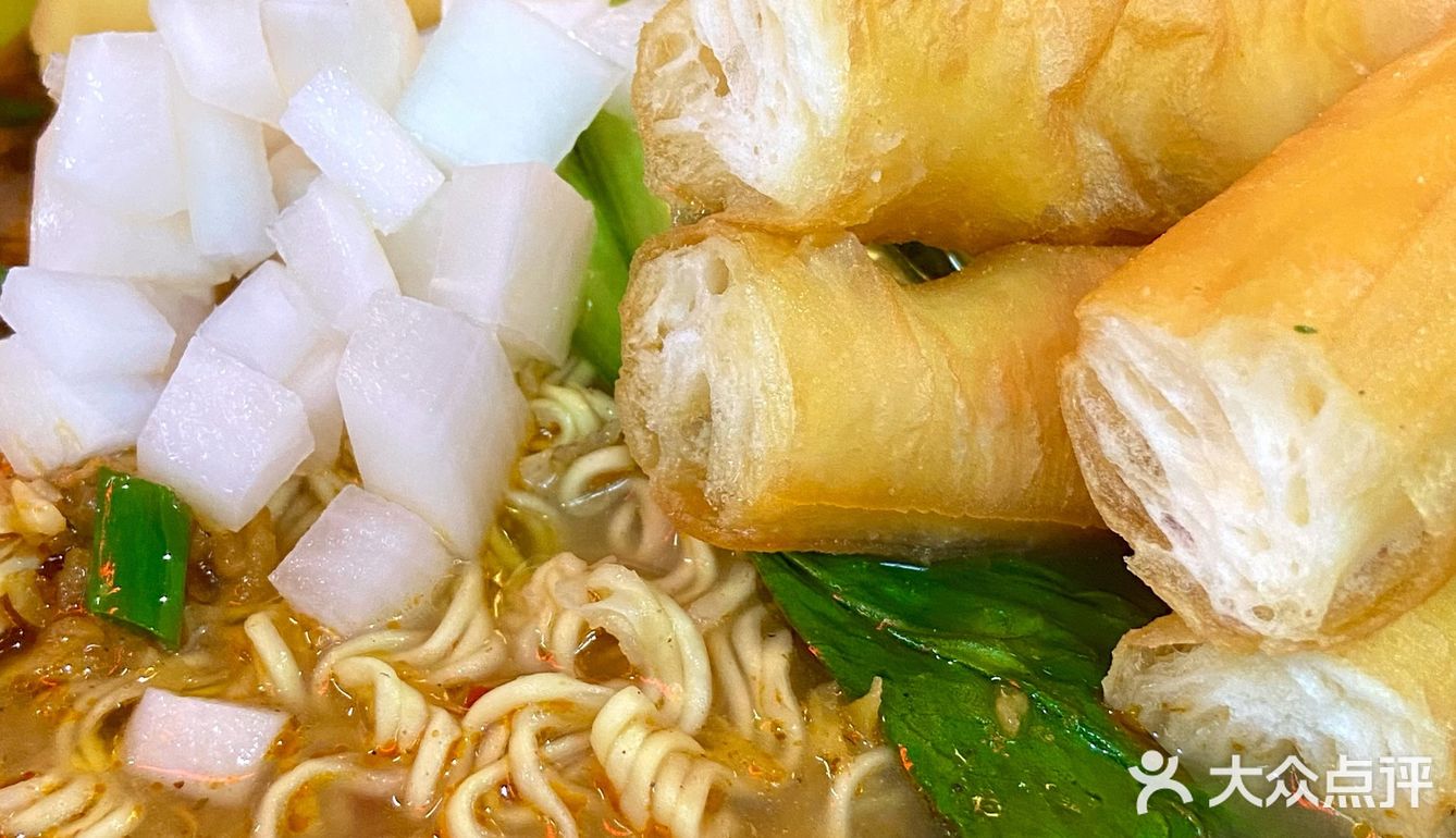 小巷子里宝藏小店铺湖南麻辣烫