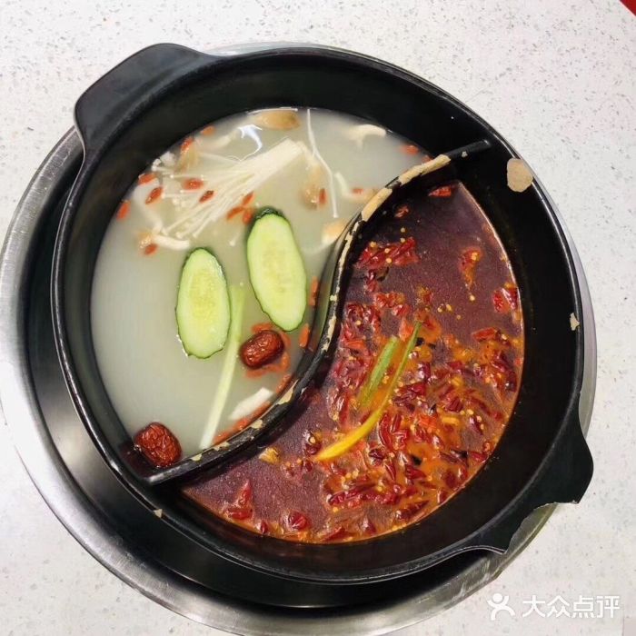 钢管厂五区小郡肝串串香(车公庙店)鸳鸯锅图片