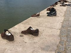 -多瑙河畔鞋履雕塑