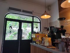-彳亍咖啡·这里(水湾路店)